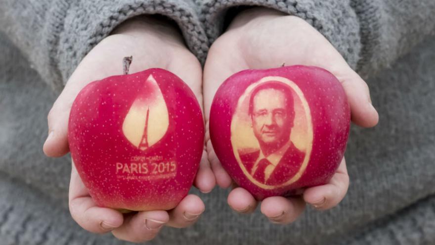 Pommes de la COP21 des pommes à l'effigie de Hollande et Fabius pour le COP21