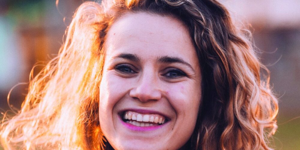 Rafaëlla Scheer, « saltimbanquière » à double impact